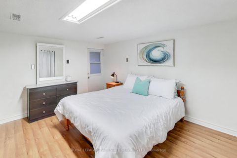 Photo 30 at 135 Giltspur Drive, Jane Heights, Toronto