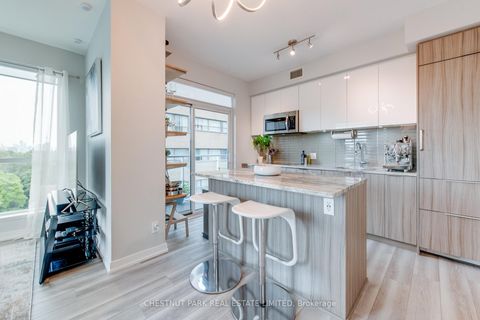 Photo 8 at 614 - 223 St. Clair Avenue W, Casa Loma, Toronto