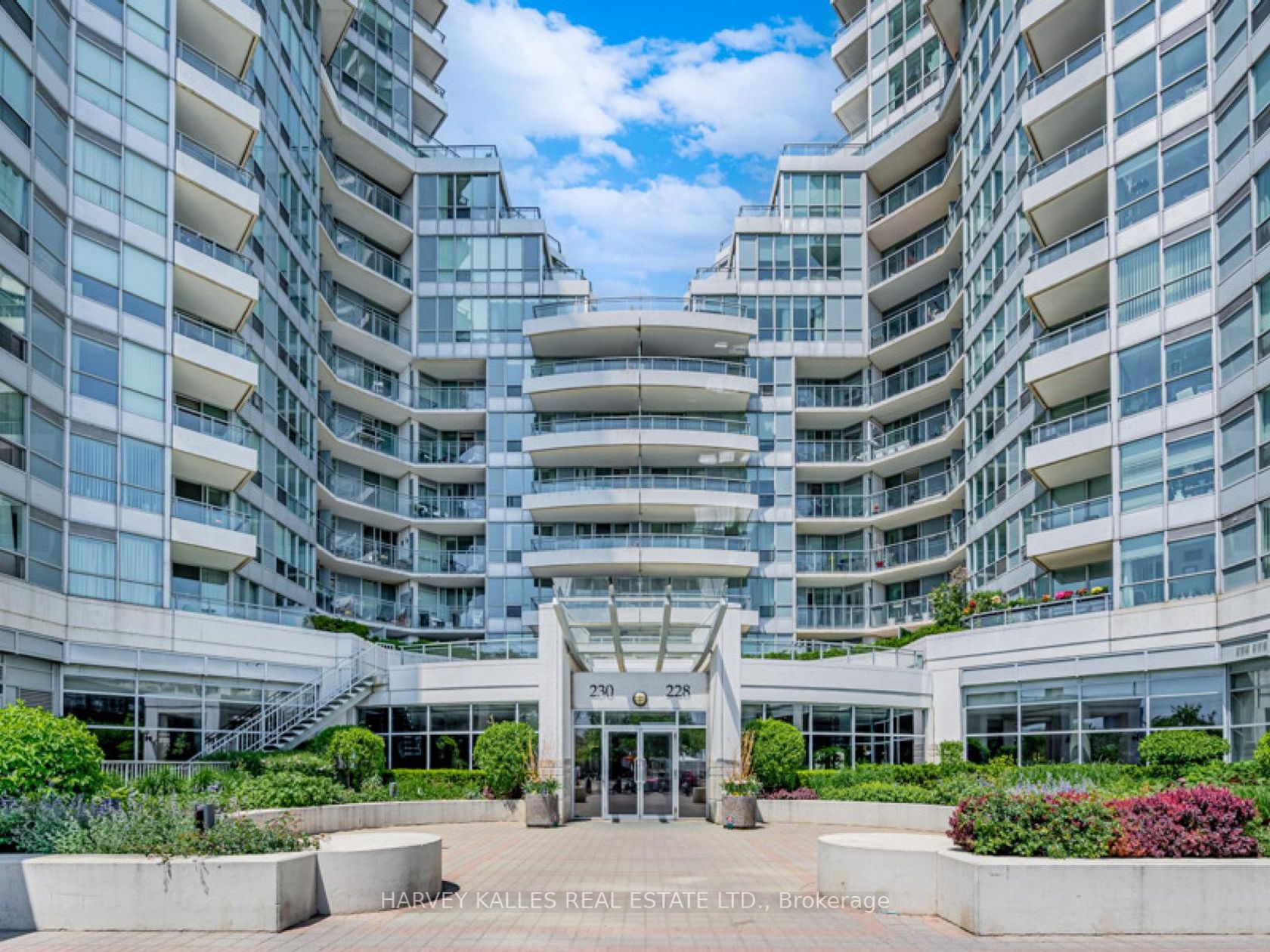 1115 - 228 Queens Quay W, Waterfront Communities C1, Toronto photo number 2 1115 - 228 Queens Quay W, Waterfront Communities C1, Toronto photo number 2