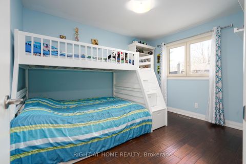 Photo 9 at 220 Overton Place, CP College Park, Oakville