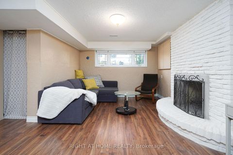 Photo 11 at 220 Overton Place, CP College Park, Oakville