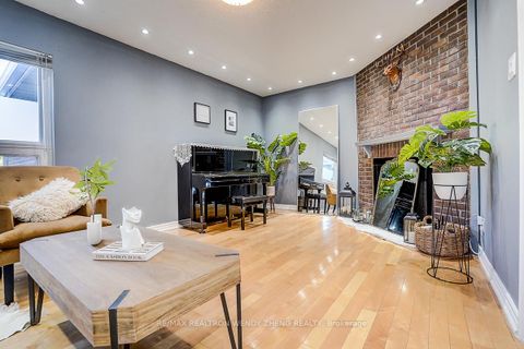 Photo 2 at 90 Radwell Crescent, Milliken, Toronto