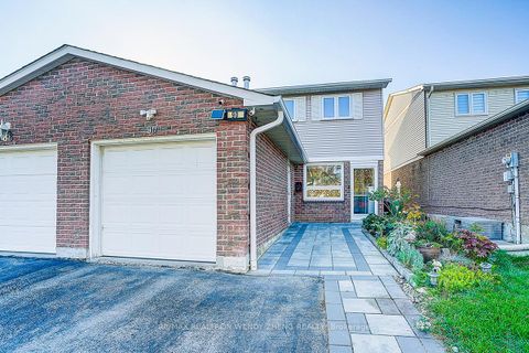 Photo 37 at 90 Radwell Crescent, Milliken, Toronto