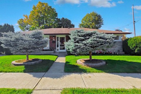 Photo 0 at 14 Dalehurst Avenue, Morningside, Toronto