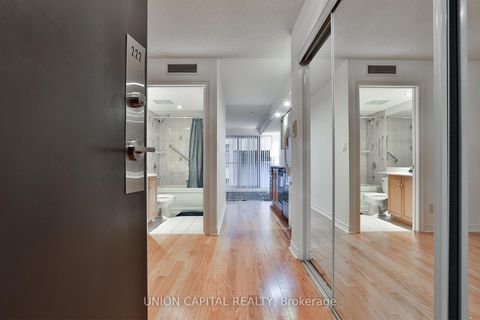 Photo 1 at 222 - 270 Wellington Street W, Waterfront Communities C1, Toronto