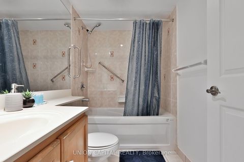 Photo 6 at 222 - 270 Wellington Street W, Waterfront Communities C1, Toronto