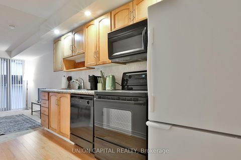 Photo 7 at 222 - 270 Wellington Street W, Waterfront Communities C1, Toronto