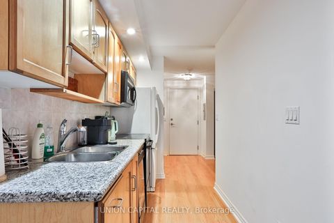 Photo 9 at 222 - 270 Wellington Street W, Waterfront Communities C1, Toronto