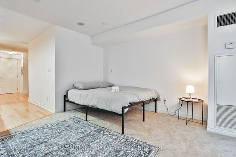 Photo 10 at 222 - 270 Wellington Street W, Waterfront Communities C1, Toronto