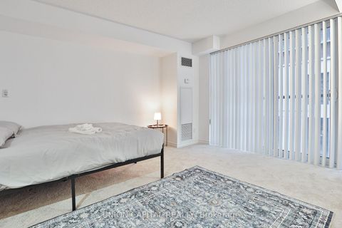 Photo 12 at 222 - 270 Wellington Street W, Waterfront Communities C1, Toronto