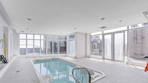 Photo 22 at 222 - 270 Wellington Street W, Waterfront Communities C1, Toronto