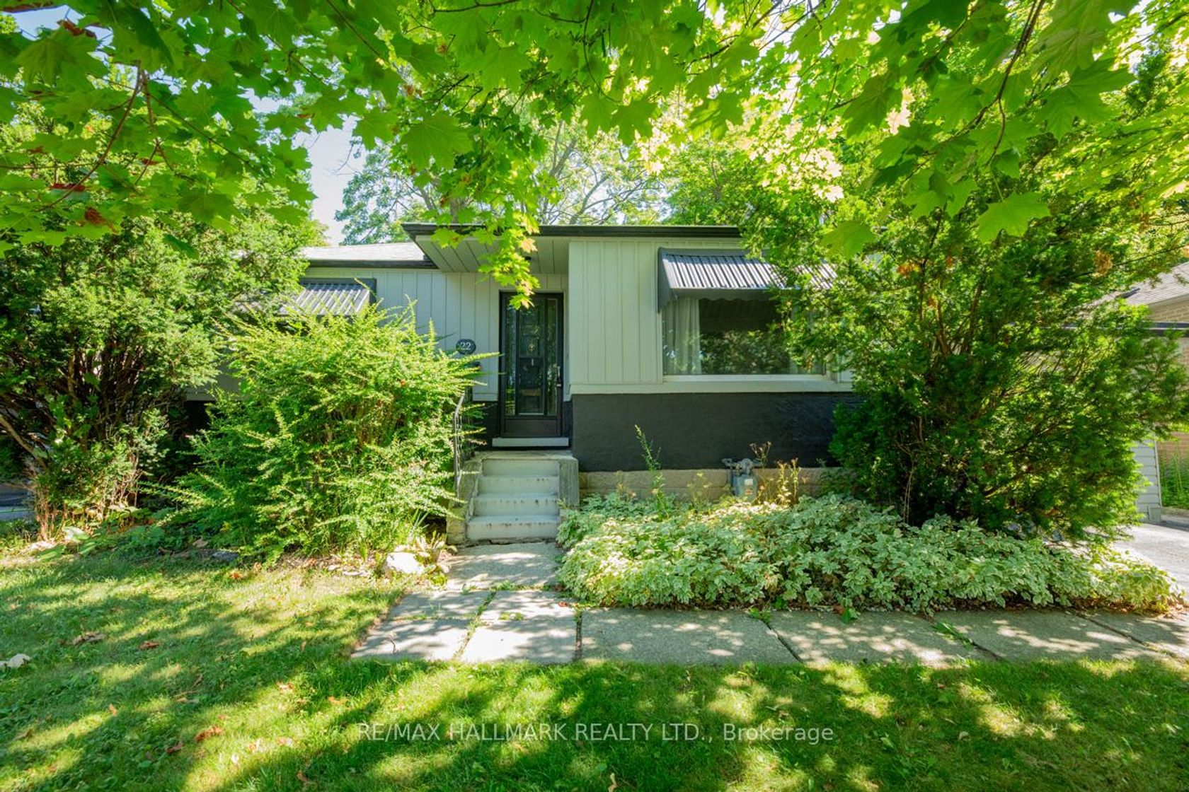 22 Latham Avenue, Cliffside, Toronto  by Loree Meneguzzi Real Estate 22 Latham Avenue, Cliffside, Toronto