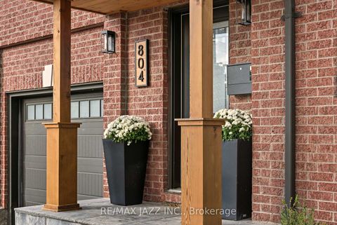 Photo 2 at 804 Beatrice Street E, Pinecrest, Oshawa