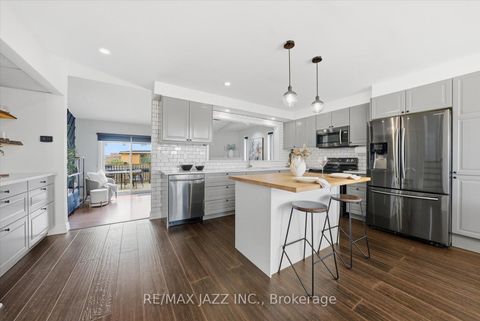 Photo 5 at 804 Beatrice Street E, Pinecrest, Oshawa