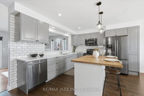 Photo 6 at 804 Beatrice Street E, Pinecrest, Oshawa