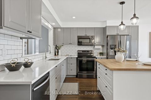 Photo 8 at 804 Beatrice Street E, Pinecrest, Oshawa