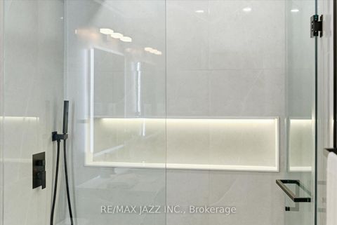 Photo 35 at 804 Beatrice Street E, Pinecrest, Oshawa