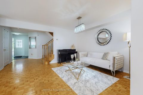 Photo 11 at 10 Breezeway Crescent, Rouge Woods, Richmond Hill