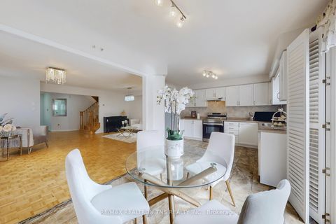 Photo 12 at 10 Breezeway Crescent, Rouge Woods, Richmond Hill