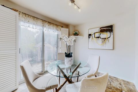 Photo 14 at 10 Breezeway Crescent, Rouge Woods, Richmond Hill