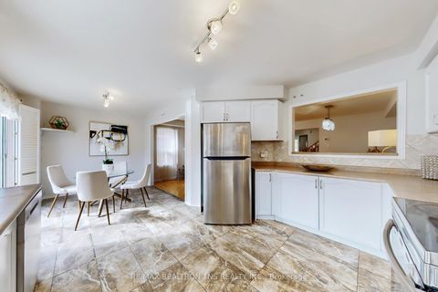 Photo 16 at 10 Breezeway Crescent, Rouge Woods, Richmond Hill