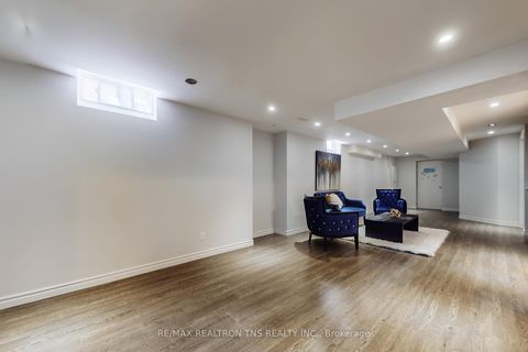 Photo 34 at 10 Breezeway Crescent, Rouge Woods, Richmond Hill