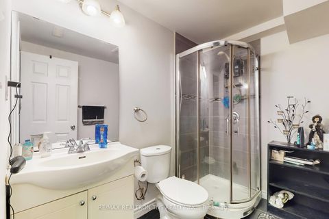 Photo 35 at 10 Breezeway Crescent, Rouge Woods, Richmond Hill