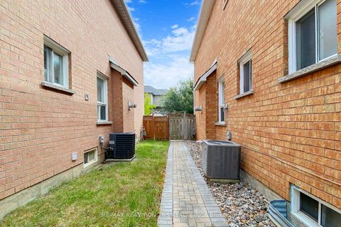 Photo 38 at 10 Breezeway Crescent, Rouge Woods, Richmond Hill