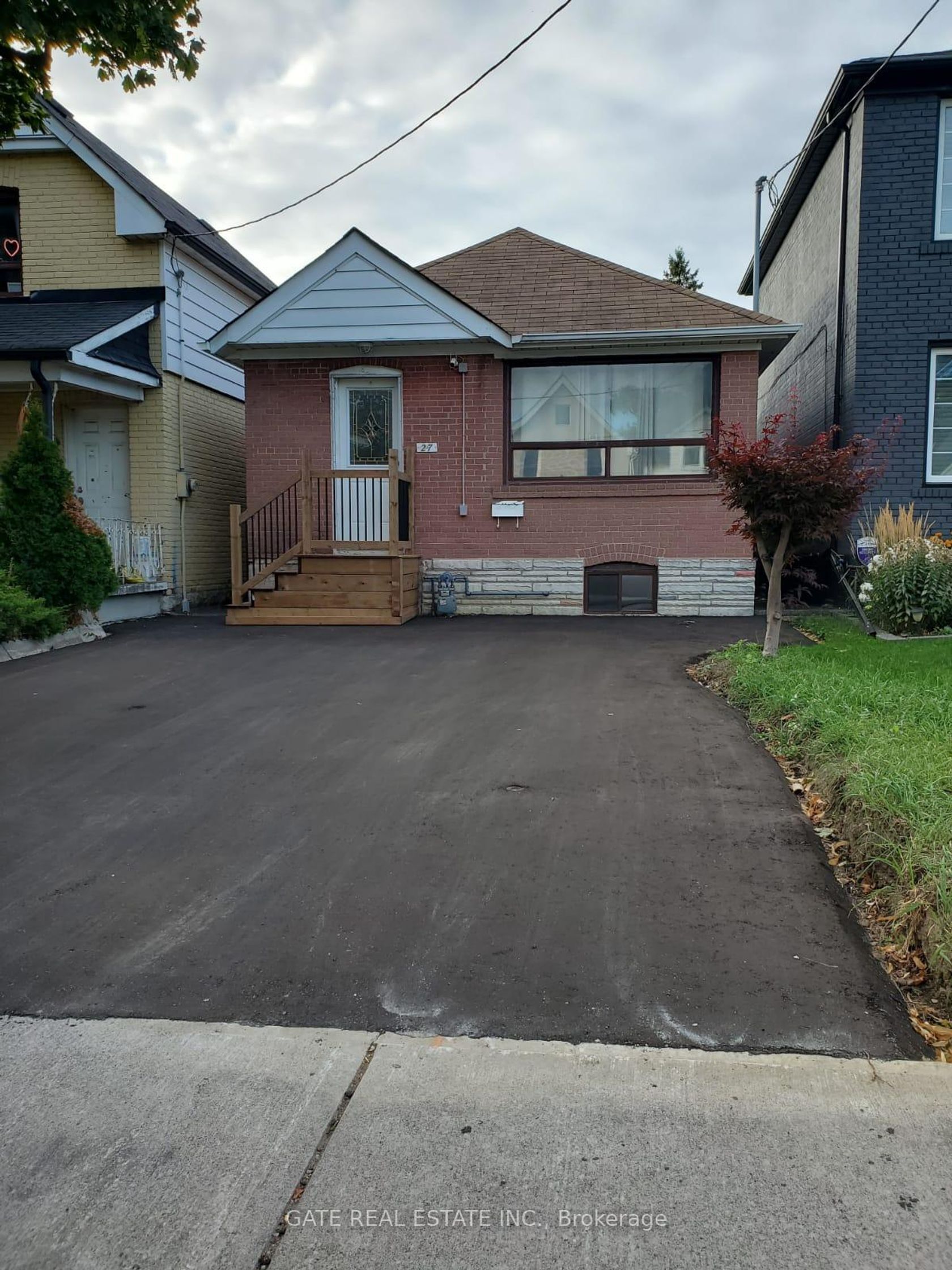 27 Lambton Avenue, Smythe, Toronto photo number 2