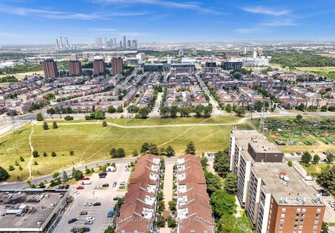 Photo 31 at 91 - 37 Four Winds Drive, York University Heights, Toronto