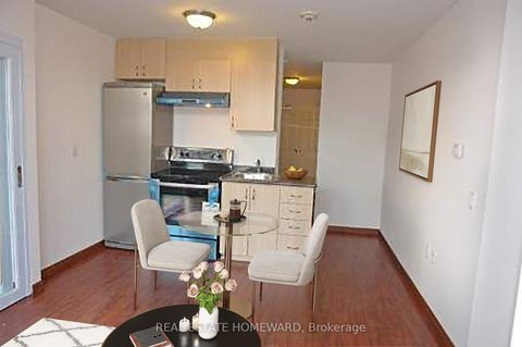 Photo 7 at 304 - 15 Maplewood Avenue N, Cedarvale, Toronto