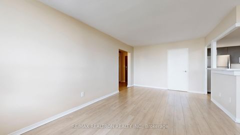 Photo 13 at 1918 - 10 Edgecliffe Golfway, Flemingdon Park, Toronto