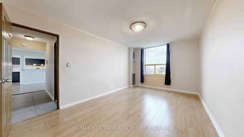 Photo 23 at 1918 - 10 Edgecliffe Golfway, Flemingdon Park, Toronto