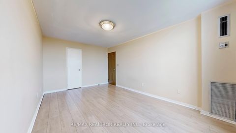 Photo 24 at 1918 - 10 Edgecliffe Golfway, Flemingdon Park, Toronto