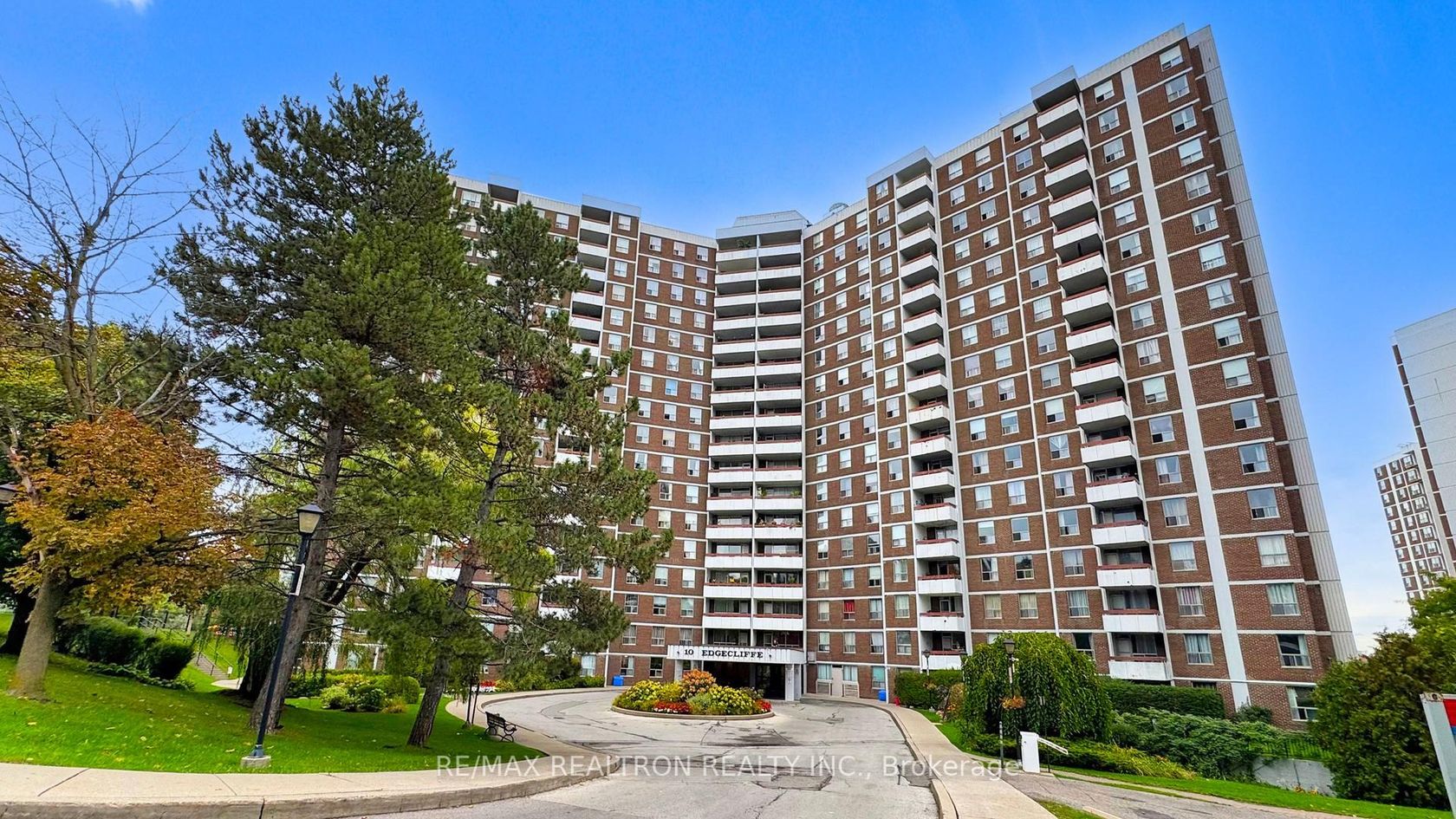 1918 - 10 Edgecliffe Golfway, Flemingdon Park, Toronto 