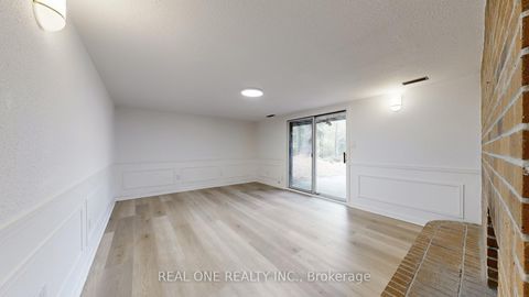 Photo 37 at 465 Woodland Acres Crescent, Rural Vaughan, Vaughan