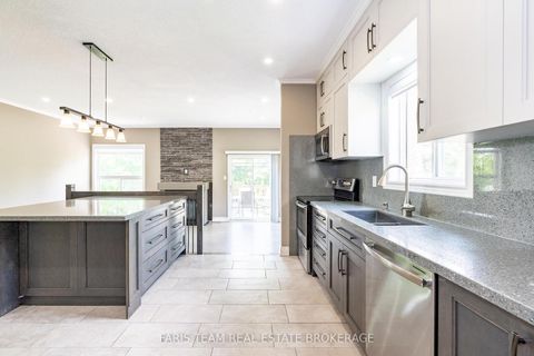 Photo 6 at 46 Kell Place, Bayshore, Barrie