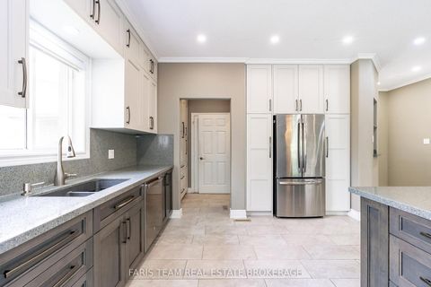 Photo 8 at 46 Kell Place, Bayshore, Barrie