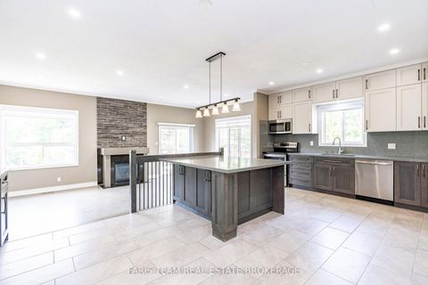 Photo 9 at 46 Kell Place, Bayshore, Barrie