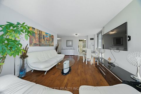 Photo 10 at Ph208 - 81 Townsgate Drive, Yorkhill, Vaughan