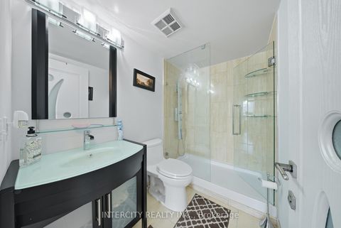 Photo 11 at Ph208 - 81 Townsgate Drive, Yorkhill, Vaughan