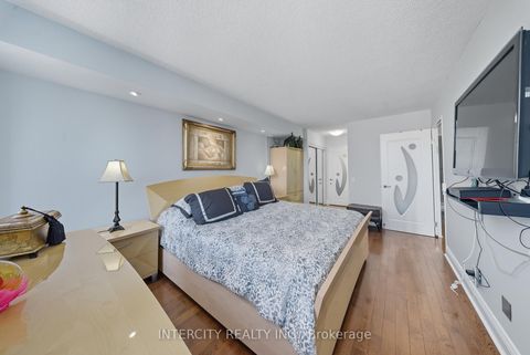 Photo 15 at Ph208 - 81 Townsgate Drive, Yorkhill, Vaughan