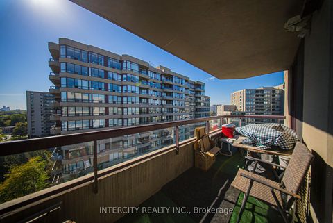 Photo 18 at Ph208 - 81 Townsgate Drive, Yorkhill, Vaughan