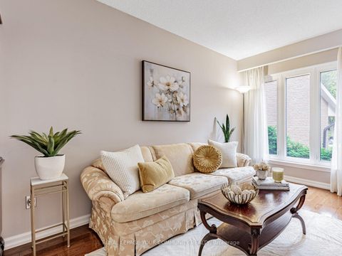 Photo 3 at 46 Peter Andrew Crescent, Brownridge, Vaughan