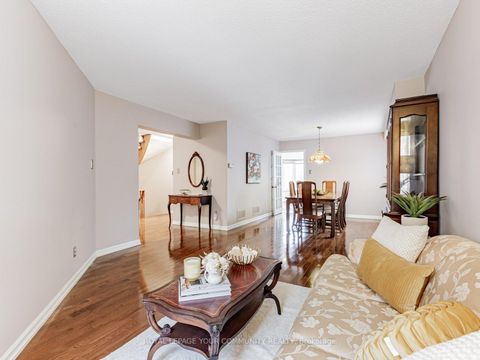 Photo 4 at 46 Peter Andrew Crescent, Brownridge, Vaughan