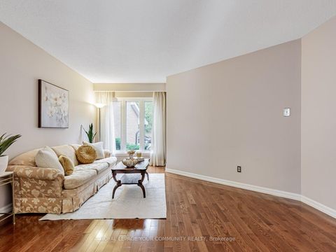 Photo 5 at 46 Peter Andrew Crescent, Brownridge, Vaughan Photo 5 at 46 Peter Andrew Crescent, Brownridge, Vaughan