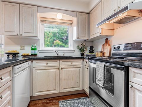 Photo 8 at 46 Peter Andrew Crescent, Brownridge, Vaughan