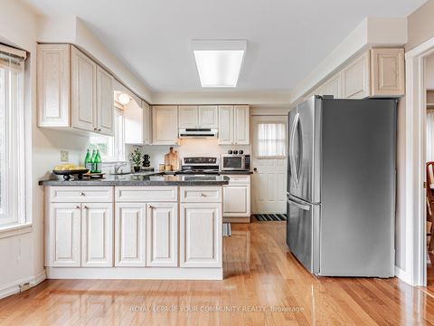 Photo 9 at 46 Peter Andrew Crescent, Brownridge, Vaughan