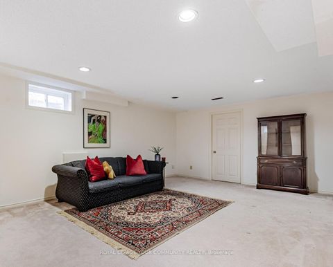 Photo 33 at 46 Peter Andrew Crescent, Brownridge, Vaughan