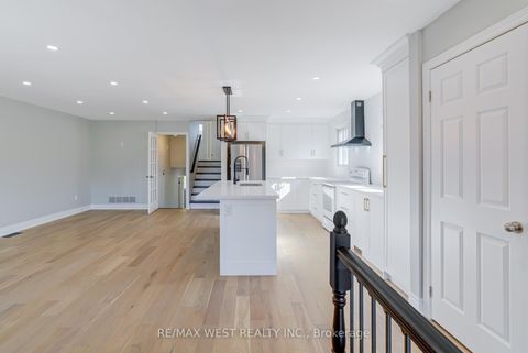 Photo 4 at 101 Tall Grass Trail, East Woodbridge, Vaughan